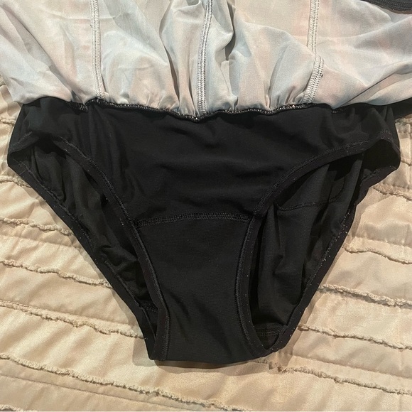 Lululemon Hotty Hot Short II 2.5" Chroma Fusion Multi Black 4 W7ATHR Workout - Picture 6 of 12